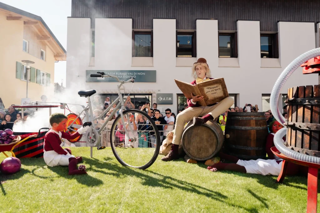 PALÙ – LE VOLPI E L’UVA